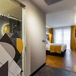 Next Door Park 4*
