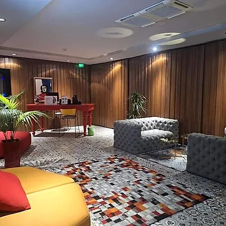 Next Door Park Hotell