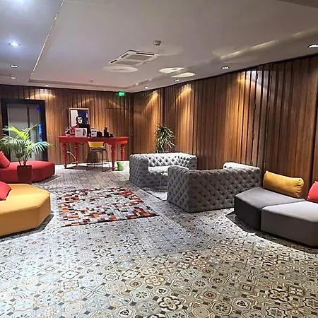 Ξενοδοχείο Next Door Park 4*