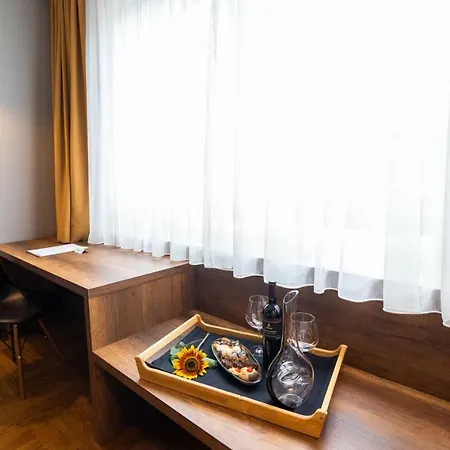 Next Door Park Отель Скопье