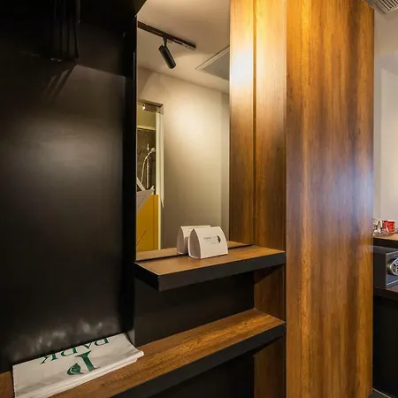 Ξενοδοχείο Next Door Park 4*