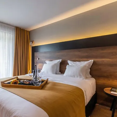 Next Door Park Отель 4*