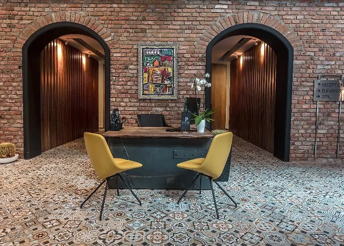 Next Door Park Hotel