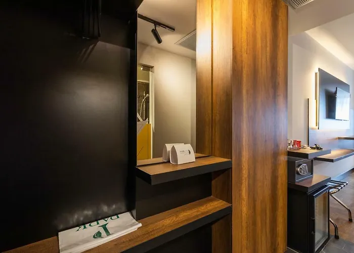 Hotel Next Door Park 4*